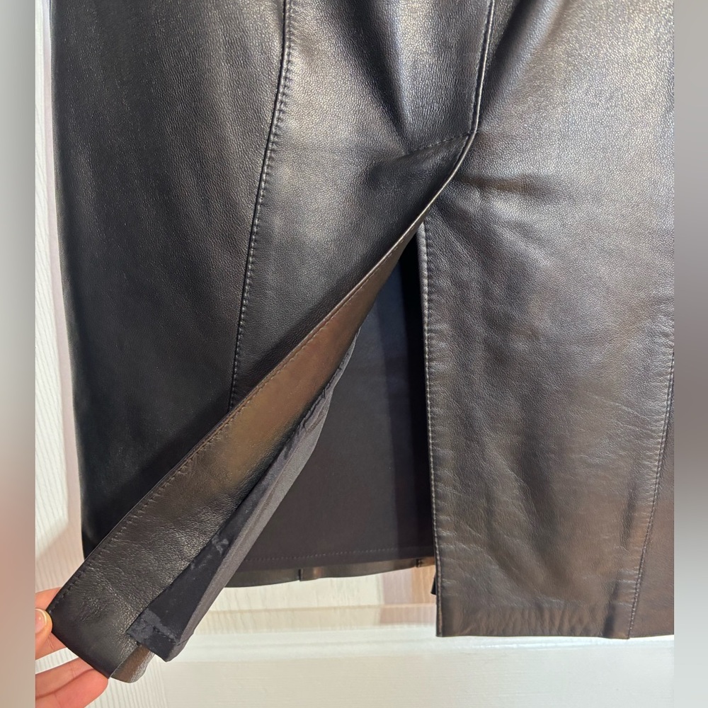Danier Italian Leather Midi Lined Back Slit Zipper Closure Black Skirt Size 4 - Picture 7 of 12